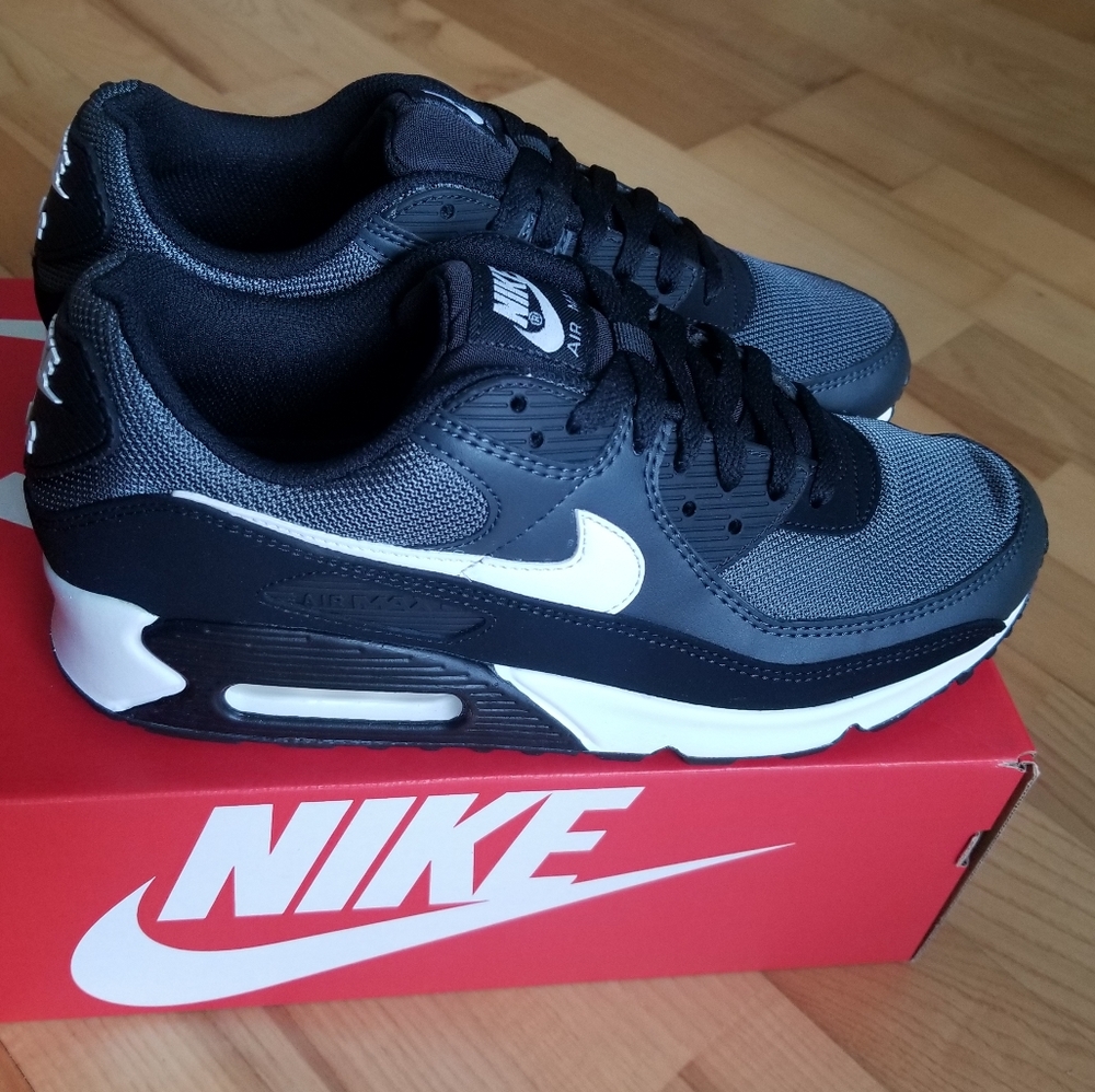 NIKE Air Max 90's Iron/Smoke Grey & White NWT - Picture 4 of 6